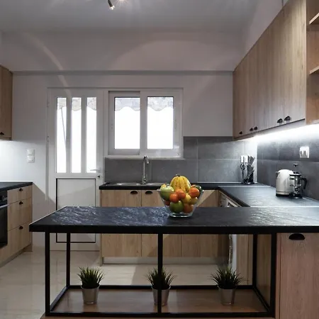 Colorful, Bright, Spacious, 2br Apt In Vyronas * أثينا
