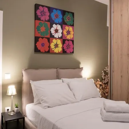 Colorful, Bright, Spacious, 2br Apt In Vyronas شقة *