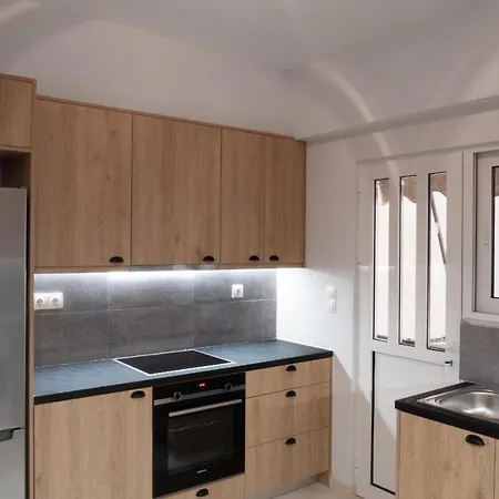 Apartment Colorful, Bright, Spacious, 2br Apt In Vyronas