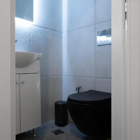 Apartment Colorful, Bright, Spacious, 2br Apt In Vyronas *