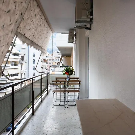 Apartment Colorful, Bright, Spacious, 2br Apt In Vyronas Athens